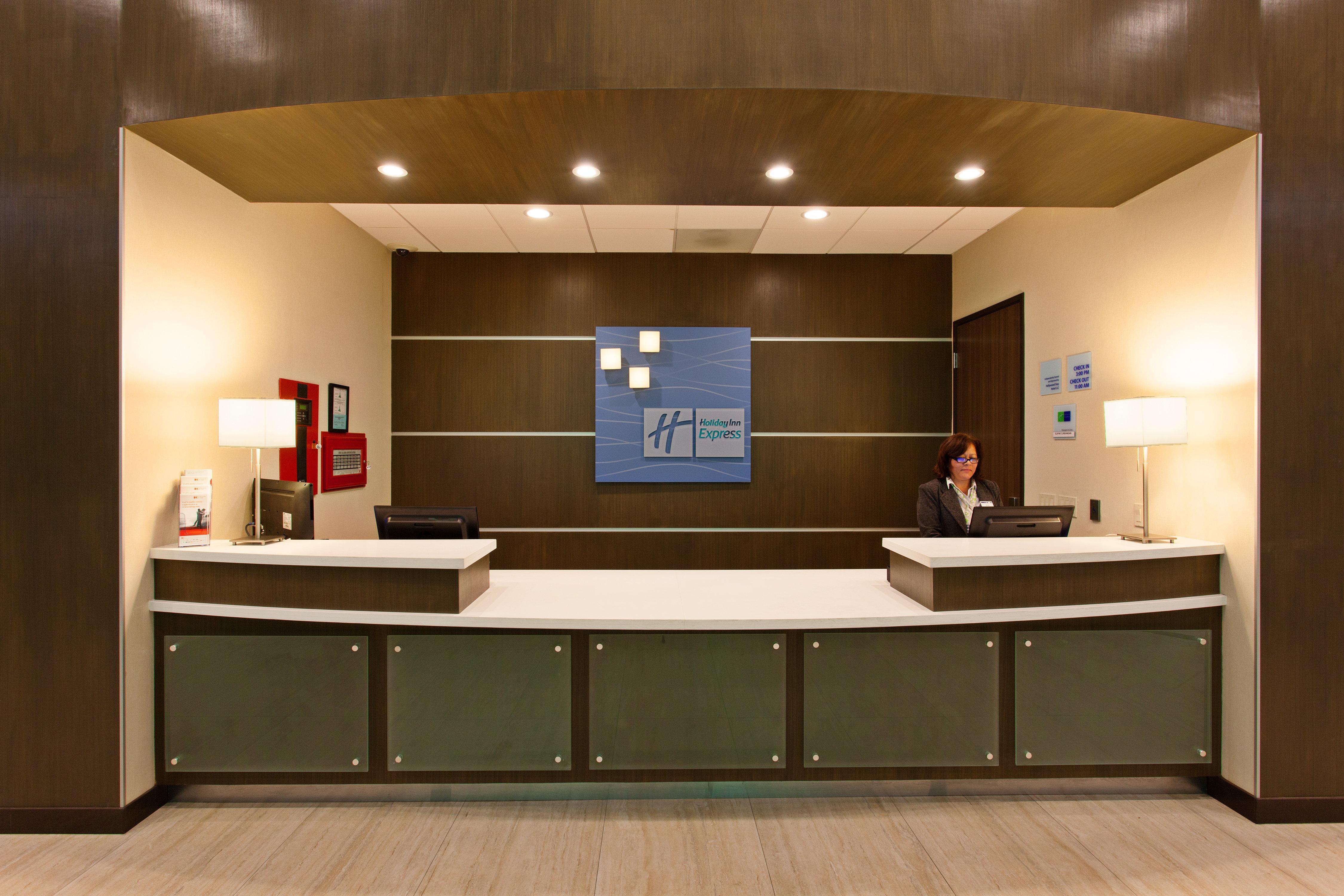 Holiday Inn Express North Hollywood - Burbank Area By Ihg Los Angeles Exterior photo