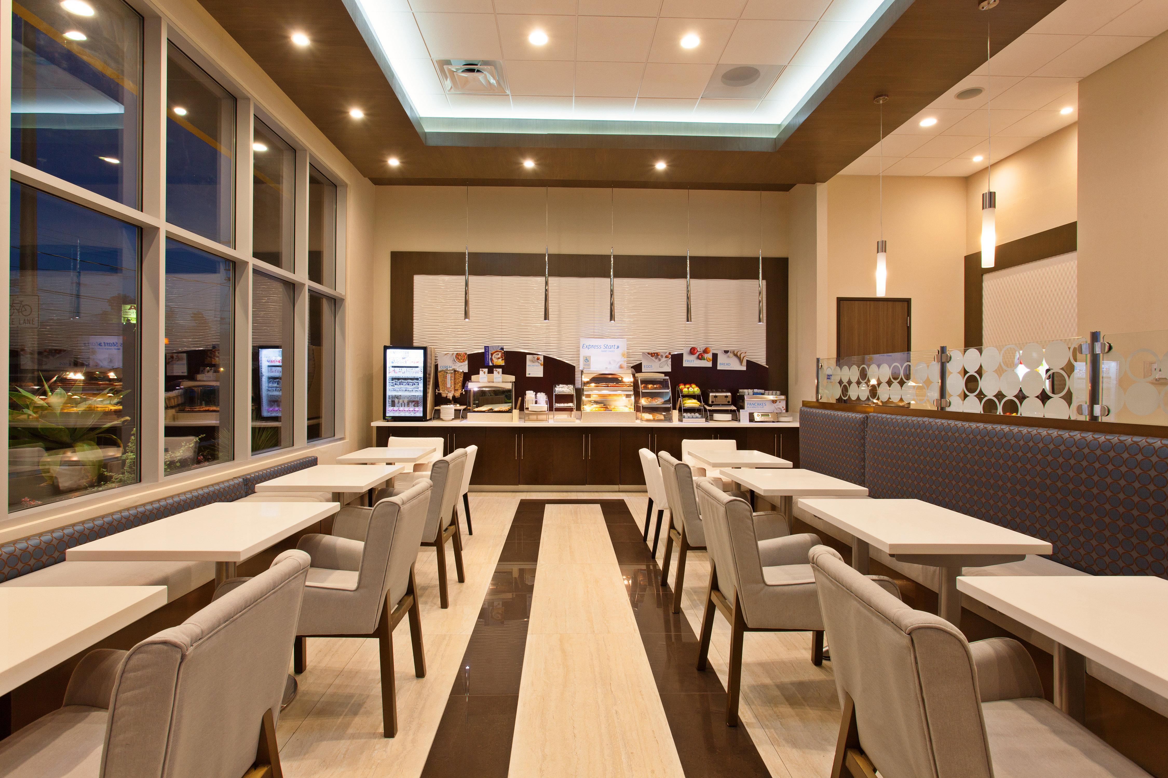 Holiday Inn Express North Hollywood - Burbank Area By Ihg Los Angeles Exterior photo