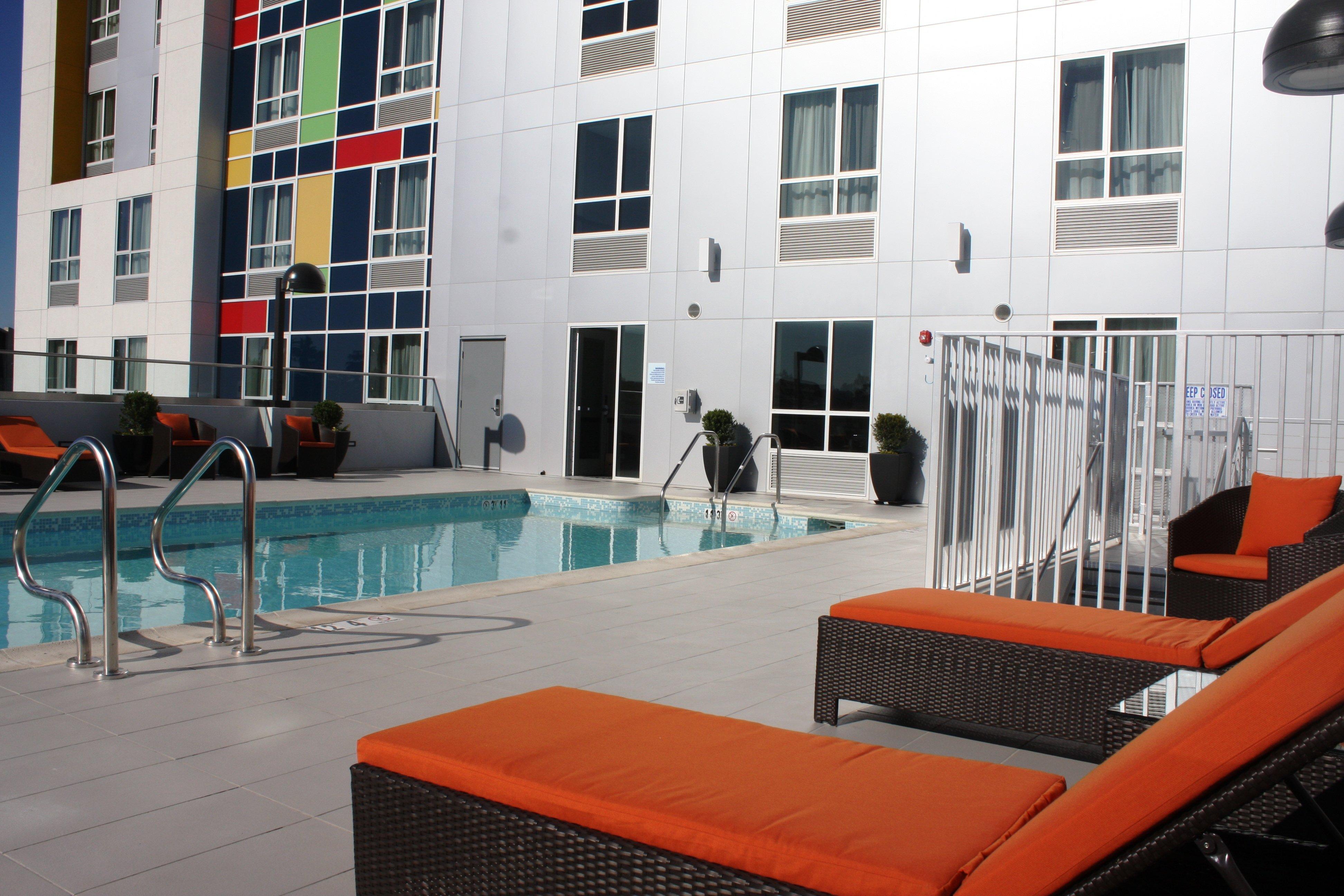 Holiday Inn Express North Hollywood - Burbank Area By Ihg Los Angeles Exterior photo