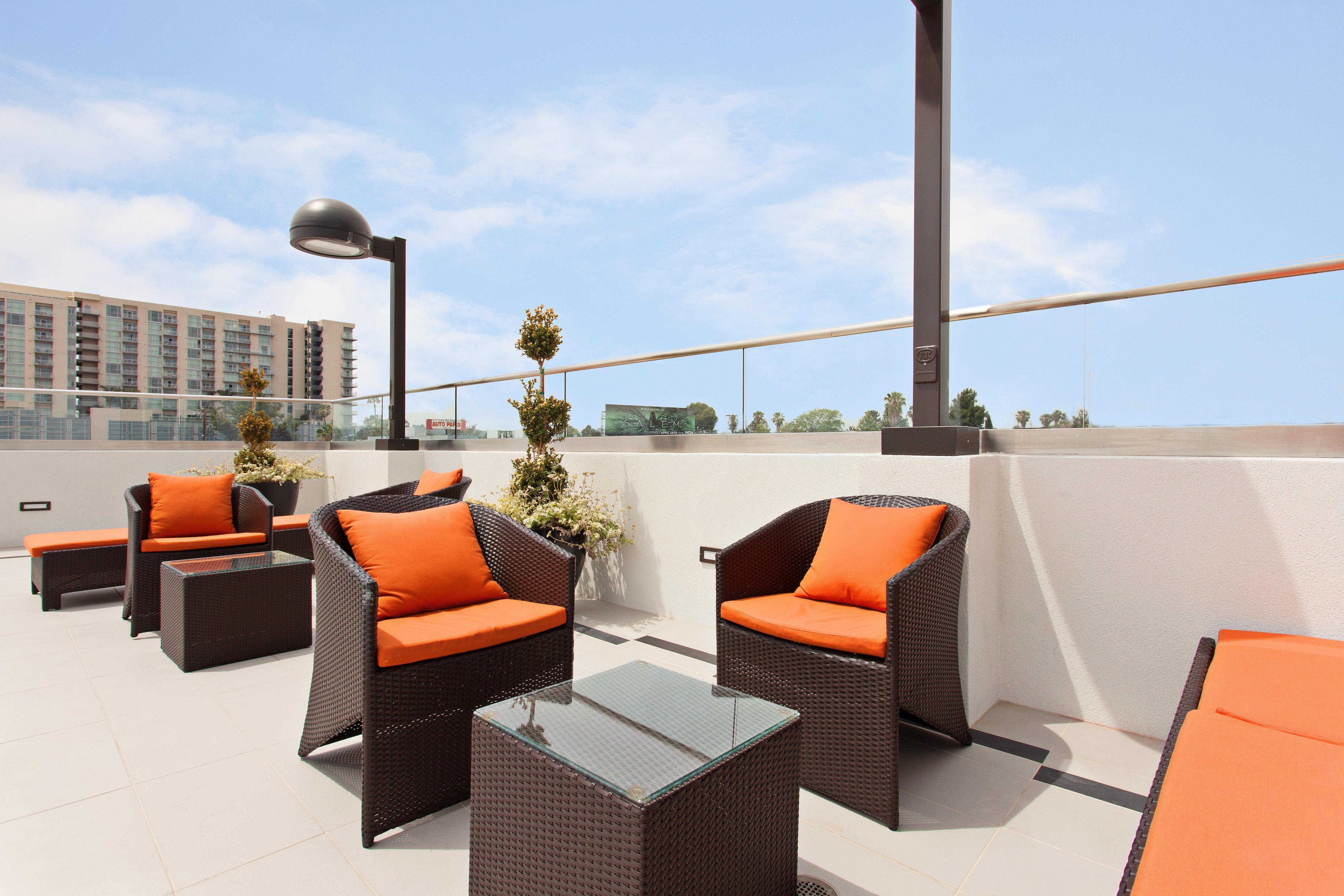 Holiday Inn Express North Hollywood - Burbank Area By Ihg Los Angeles Exterior photo