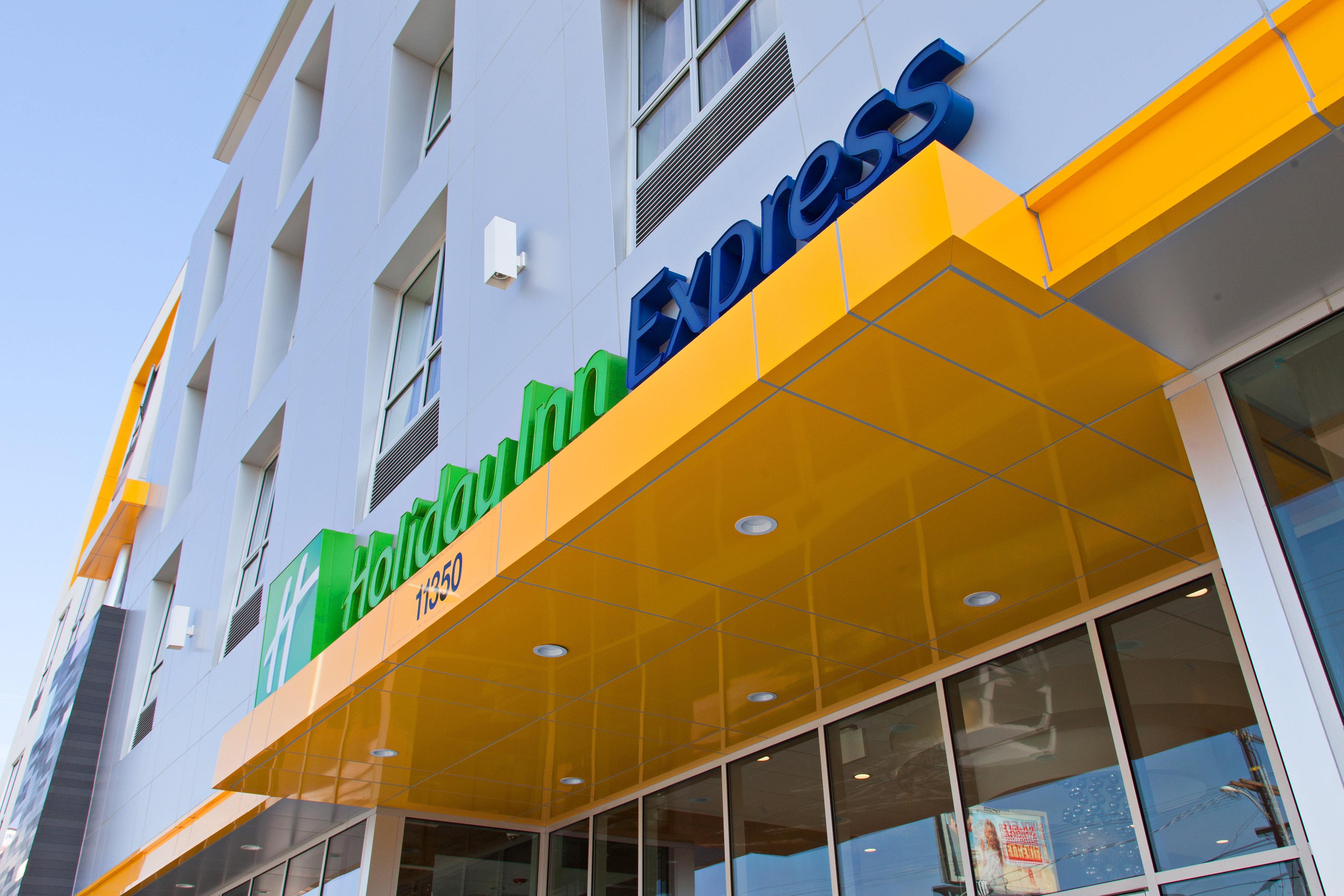 Holiday Inn Express North Hollywood - Burbank Area By Ihg Los Angeles Exterior photo