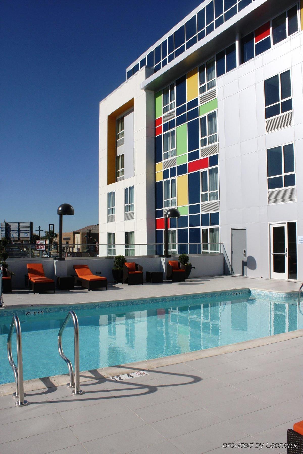 Holiday Inn Express North Hollywood - Burbank Area By Ihg Los Angeles Exterior photo