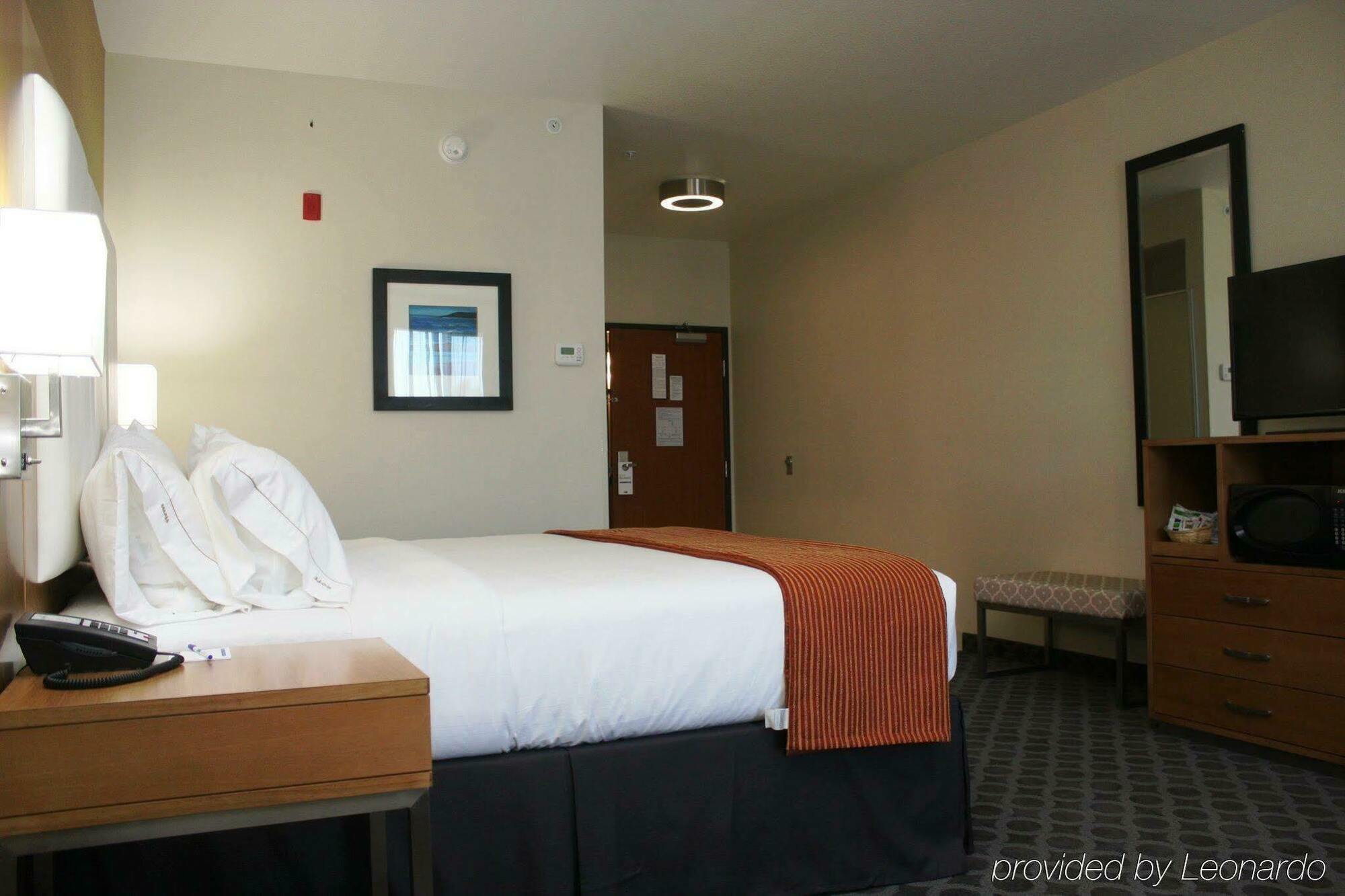 Holiday Inn Express North Hollywood - Burbank Area By Ihg Los Angeles Exterior photo